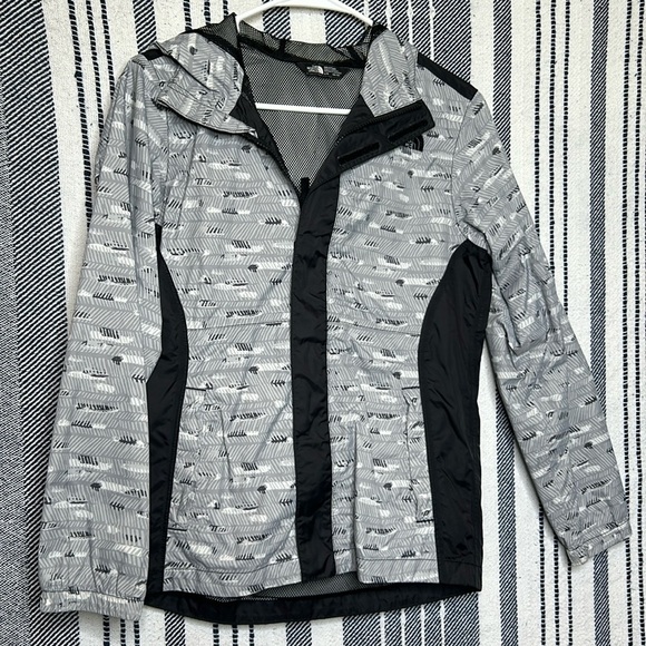 The North Face Girls Lightweight Jacket - Picture 1 of 6